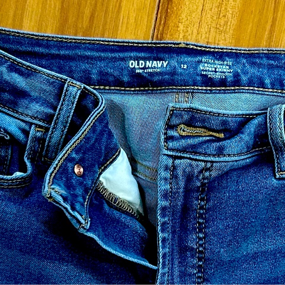 Women’s Skinny Old Navy Jeans - Size 12 - Picture 2 of 2